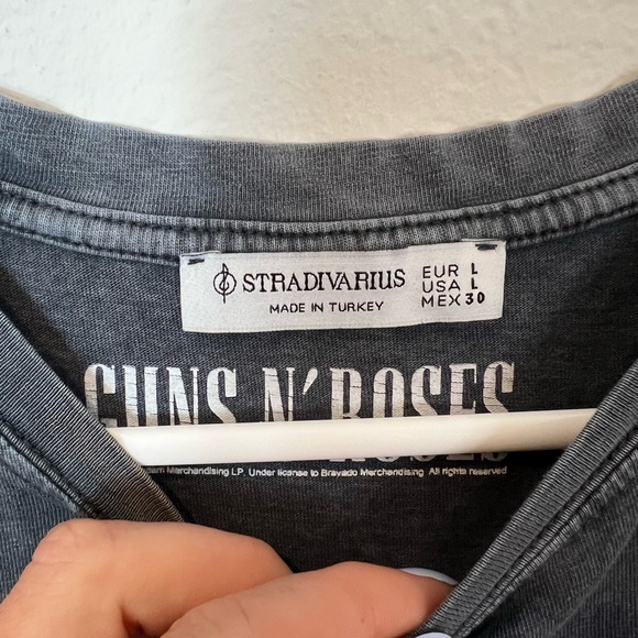 Guns N Roses Distressed Cotton Tee - Picture 3 of 5